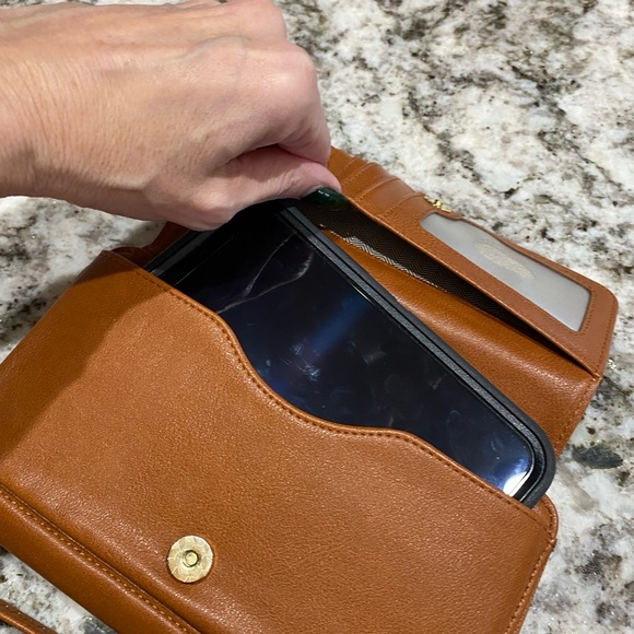 Camel crossbody/wristlet wallet - Picture 3 of 5